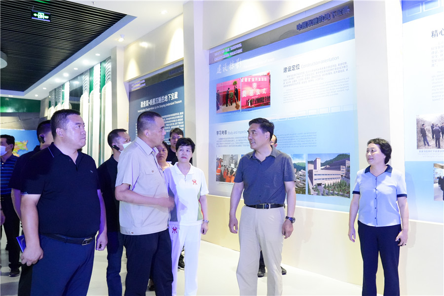 12-2022年8月，省委常委、省委統(tǒng)戰(zhàn)部長孫雪濤帶領帶領全省黨外代表人士考察團蒞臨金徽股份調(diào)研指導。.jpg
