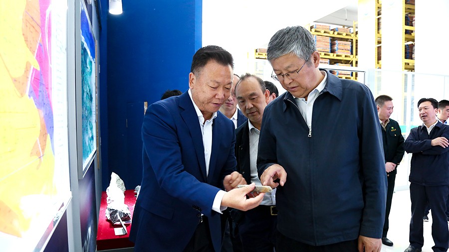 33-2021年5月，隴南市委書記張珂兵蒞臨礦區(qū)調(diào)研尾礦庫治理及綠色礦山建設情況。.jpg