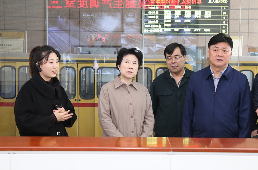 36-2023年3月，省生態(tài)環(huán)境廳黨組書記蘇君蒞臨金徽股份調(diào)研綠色礦山及“兩山”實踐創(chuàng)新基地建設情況。.jpg