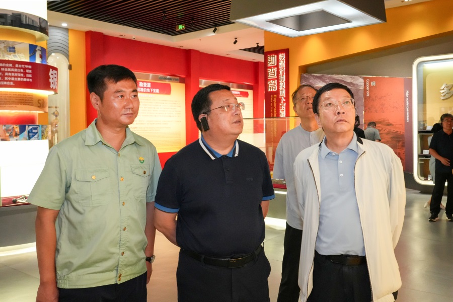 2024.06.23全國政協(xié)委員、 陜西省政協(xié)副主席、民建陜西省委會主委李忠民蒞臨金徽股份調(diào)研.jpg