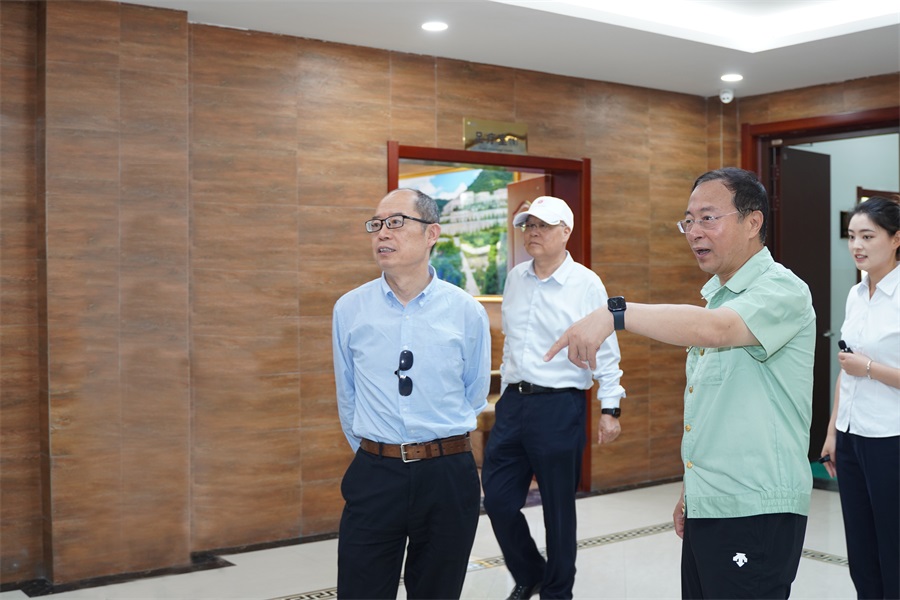 2024.06.23重慶市政協(xié)副主席、民盟市委會主委杜惠平蒞臨金徽股份調(diào)研.jpg
