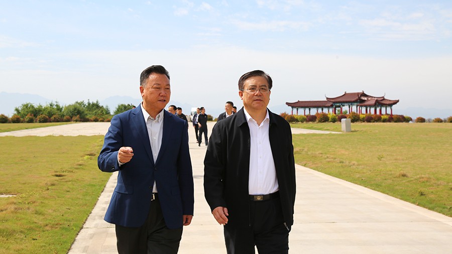 30-2021年5月，省人民檢察院黨組書記、檢察長朱玉蒞臨金徽股份調(diào)研綠色礦山建設工作。.jpg