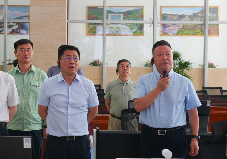 省自然資源廳黨組書記、廳長張曉軍蒞臨金徽股份調(diào)研綠色礦山建設工作_副本.jpg
